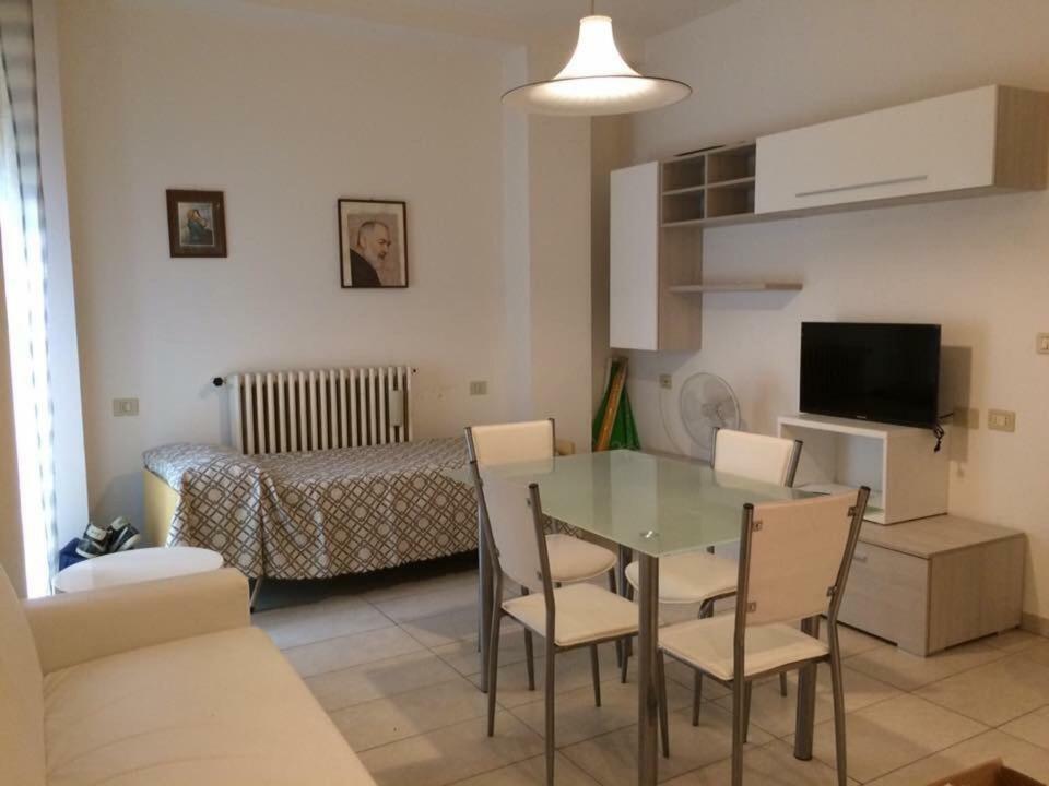 Bed and Breakfast New Prophet Cattolica Exterior foto